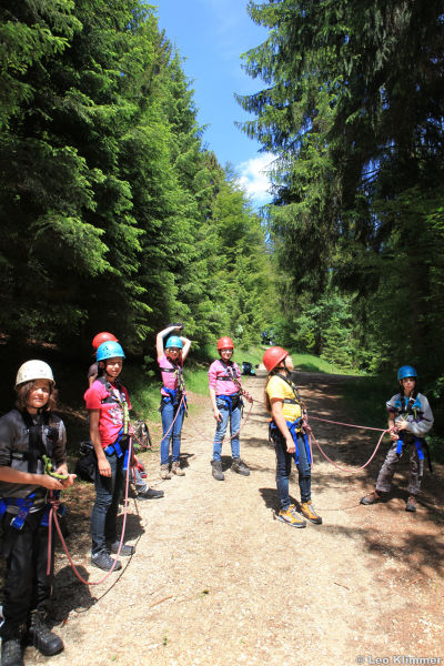 3.4. Seilschaft vor dem Baumklettern IMG_1117.jpg